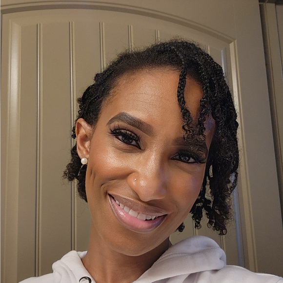 Meet your Posher, Miesha - Picture 1 of 1